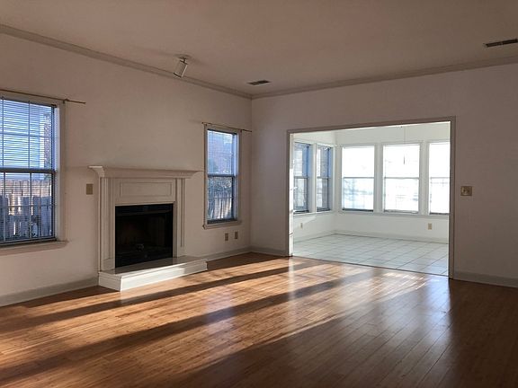 Livingroom adjunct sunroom
