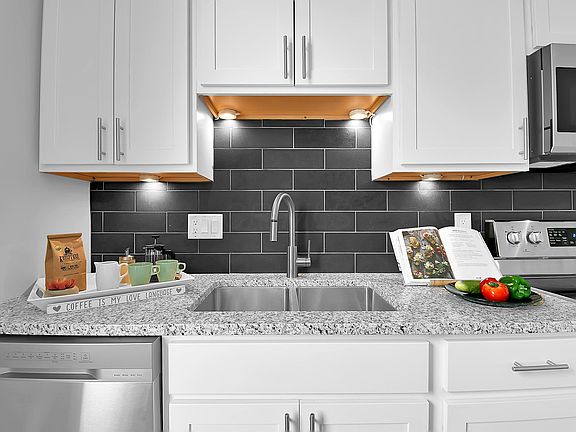 4th image of 852 Summit St #854