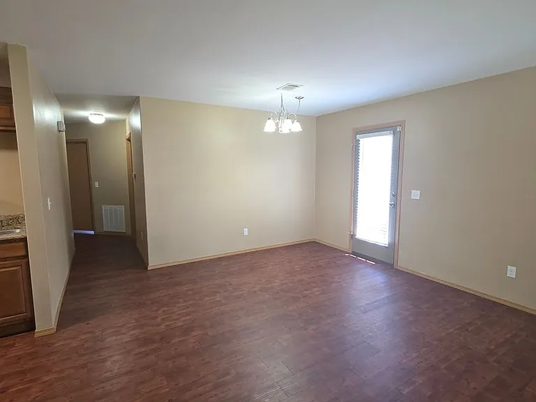 824 W 13th St — Photo 3
