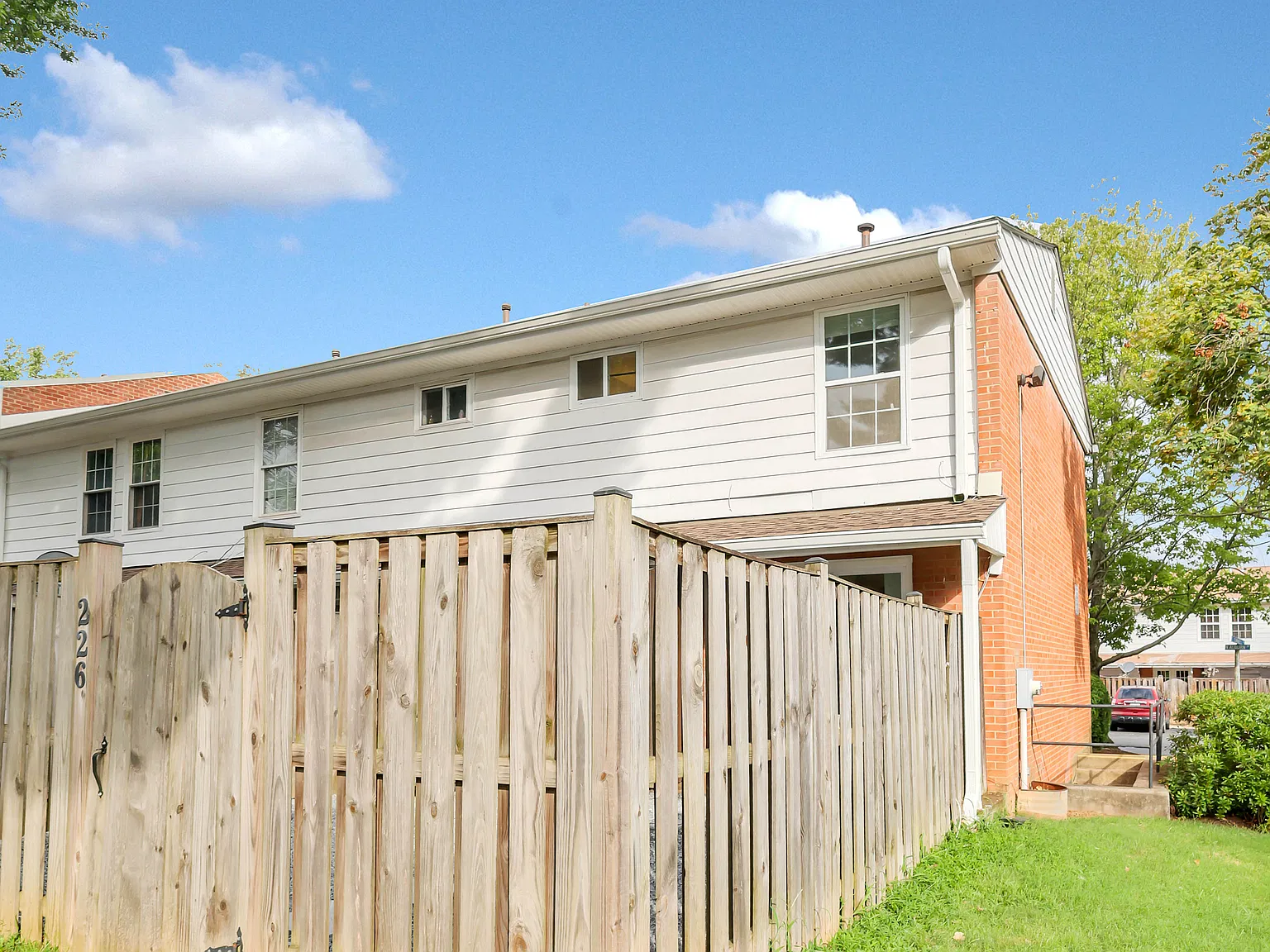 2 bed, 1064 sqft, $2,300 — Photo 4