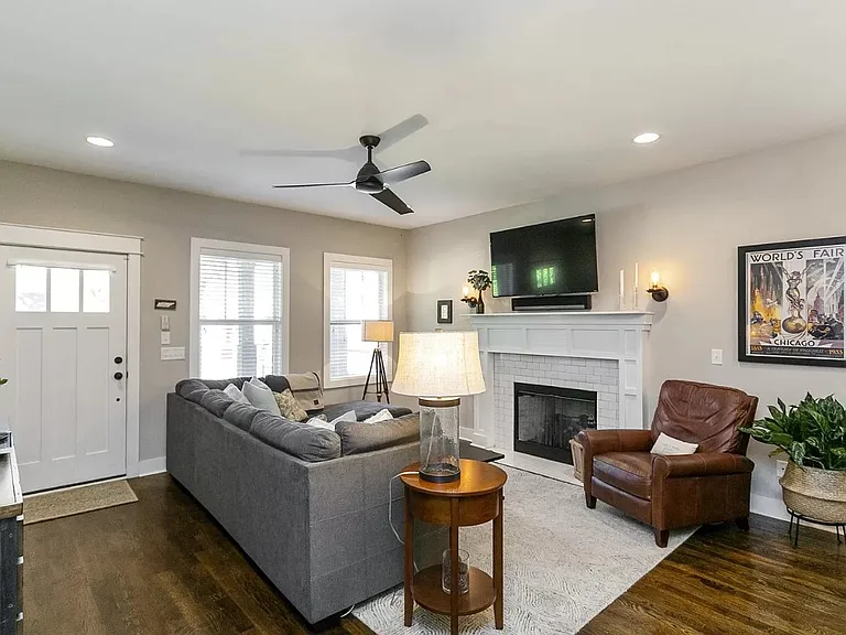 306B Manchester Ave — Photo 2