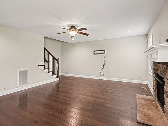 4th image of 969 Harding Dr