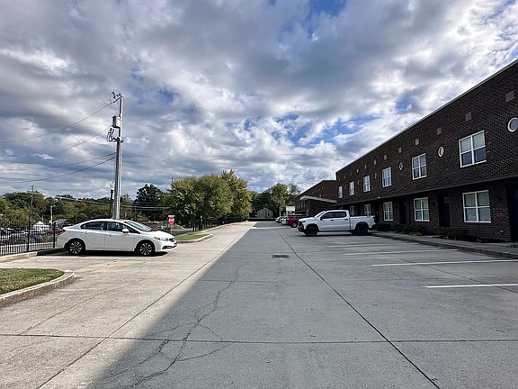 4th image of 425 Sutherland View Way #202