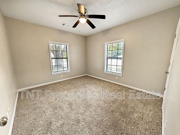 4th image of 1006 Cedar St