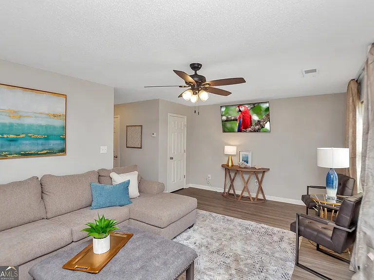 7267 Crestside Dr — Photo 1