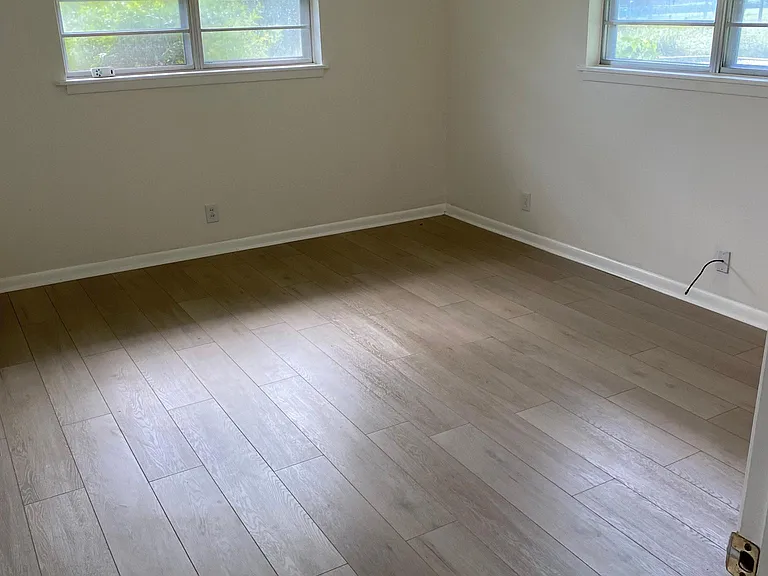 2500 W Elm St — Photo 14