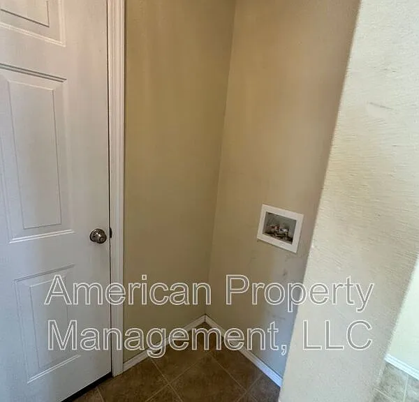 4718 NE Wisconsin St — Photo 11