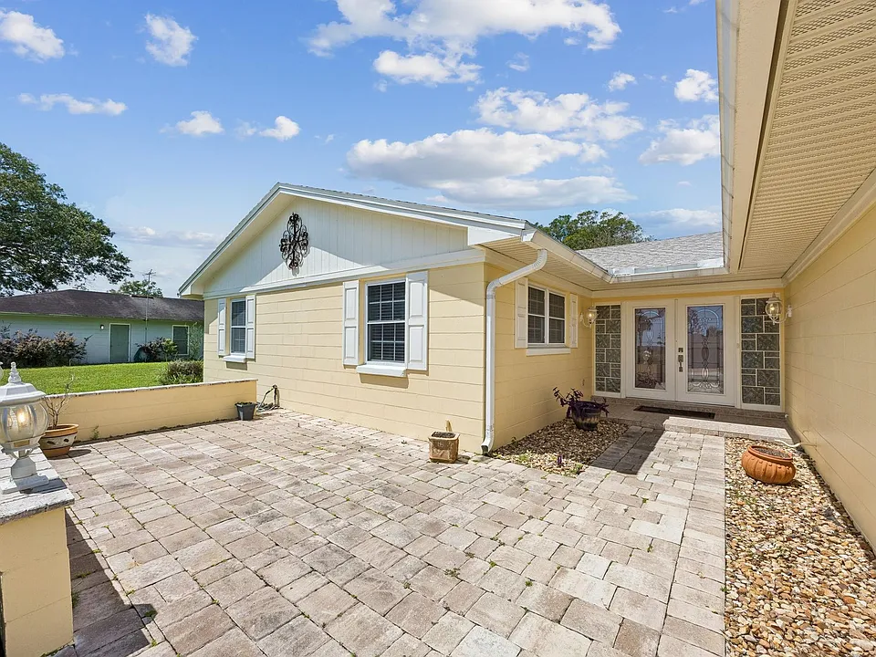 995 Alcala Dr