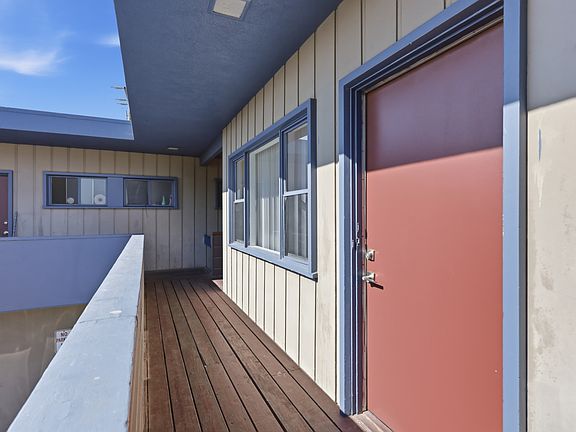 4th image of 205-215 W Roderick Ave #6