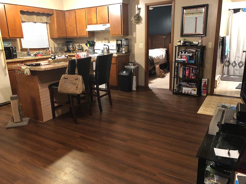 1st image of 107 Center Ave N APT 4