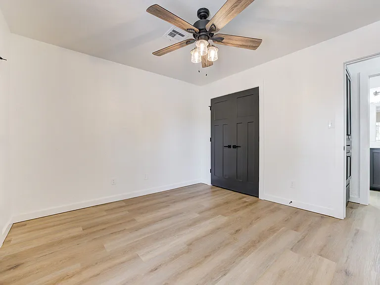 2212 Donna Dr — Photo 50