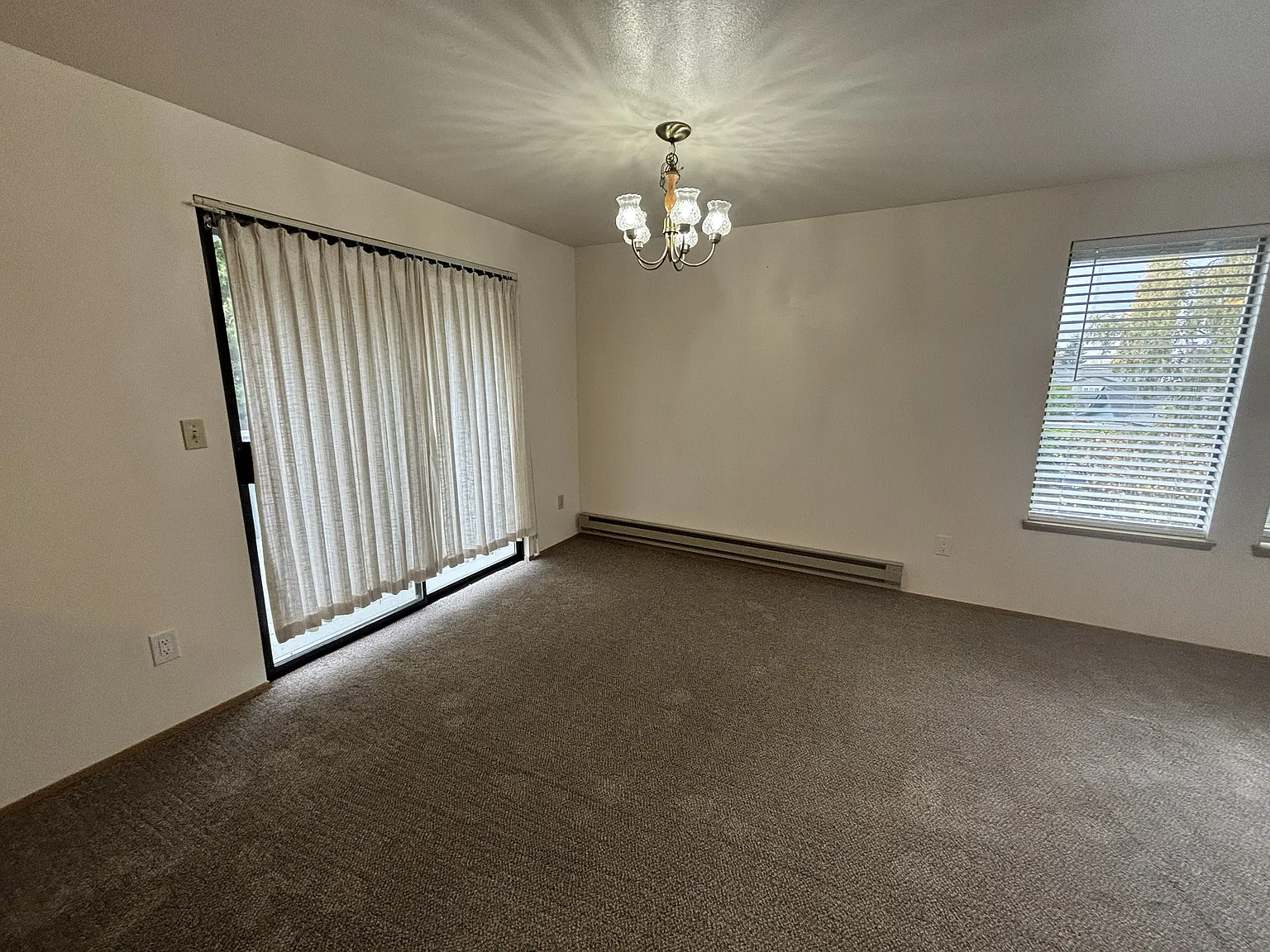 2 bed, 906 sqft, $1,700 — Photo 3