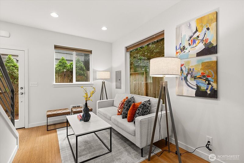 4th image of 3423 Beacon Avenue S
