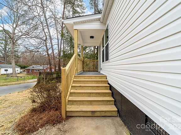 3rd image of 813 Carrid Dr