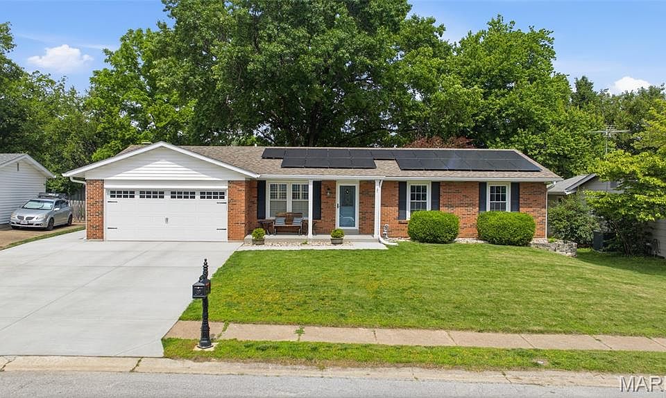 1st image of 921 Picardy Ln