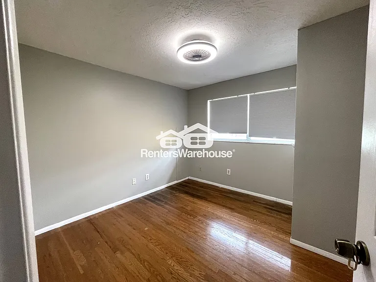 802 Embassy Rd — Photo 27