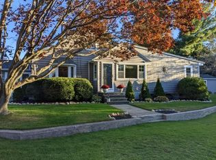 10 Orchard Valley Dr, Cranston, RI 02921