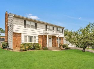 250 Country Ridge Rd, Scarsdale, NY 10583