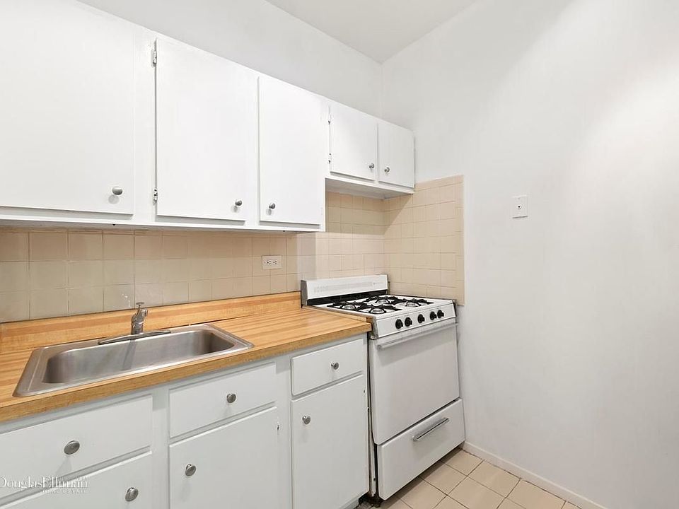 1st image of 3 Hanover Sq APT 6L
