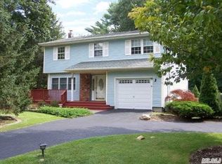 2 Cottage Ct, Middle Island, NY 11953
