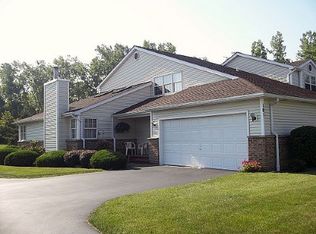 101 Southwick Dr, Orchard Park, NY 14127