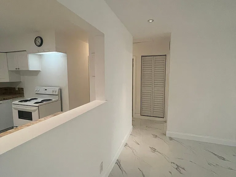 1005 SW 7th Ter — Photo 6