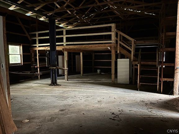5th image of 123 Knapp Rd