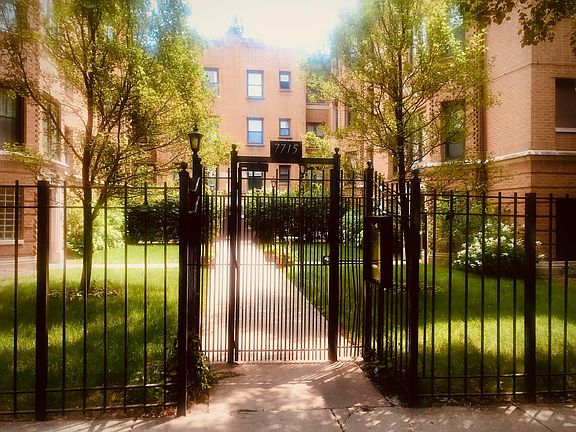 2nd image of 7715 N Hermitage Ave APT 1F