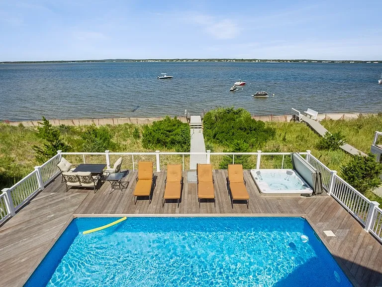 676 Dune Rd — Photo 16