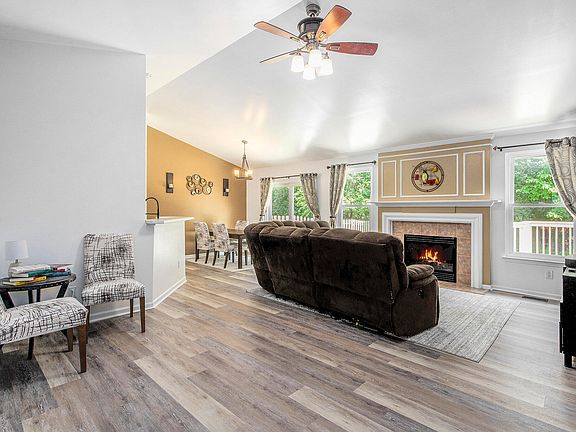 3rd image of 7043 Oakridge Dr
