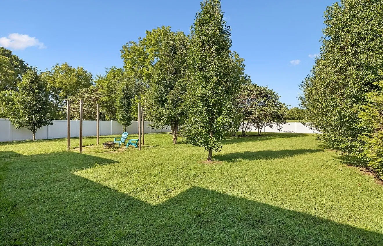 3 bed, 2188 sqft, $2,500 — Photo 4
