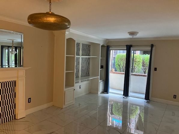 5011 Walnut St APT B