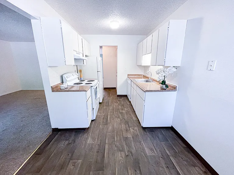 Halsey Summit Apartments — Photo 14