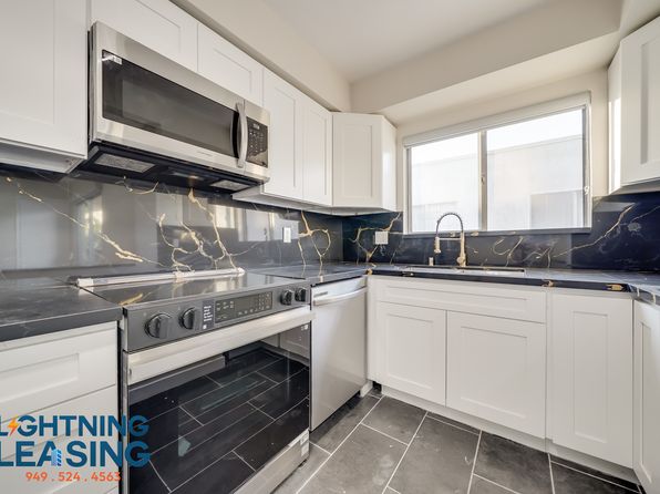 1035 N Hayworth Ave APT 206