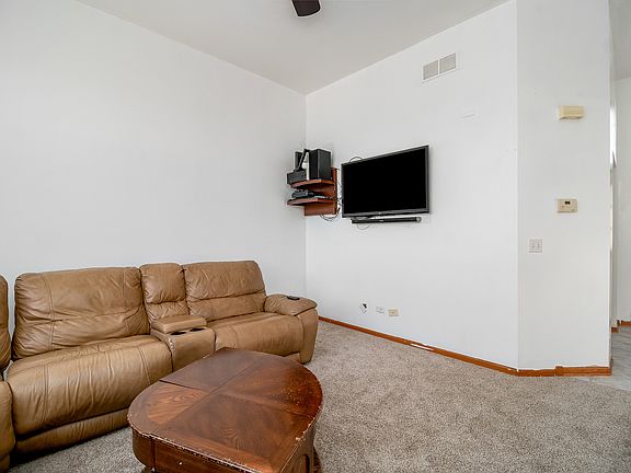 4th image of 7512 Burshire Dr