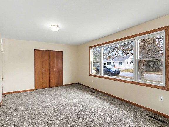 3rd image of 513 Ridge Rd