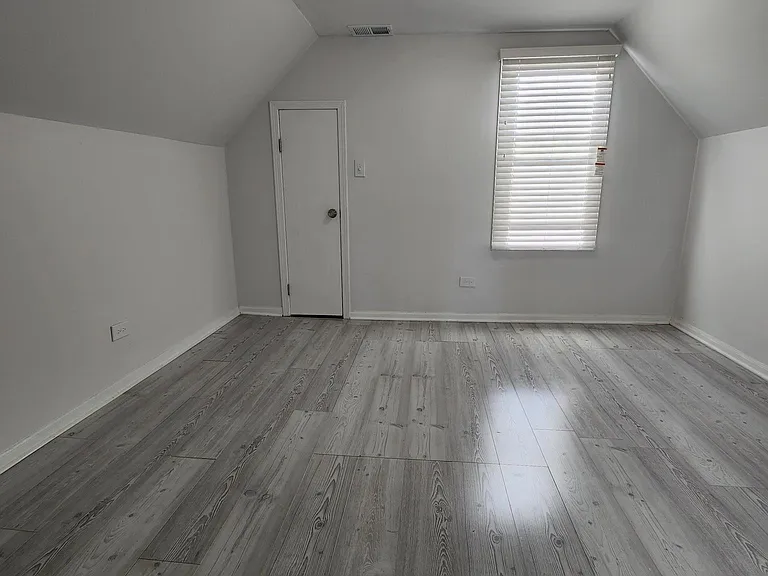 5735 S Princeton Ave #3 — Photo 2