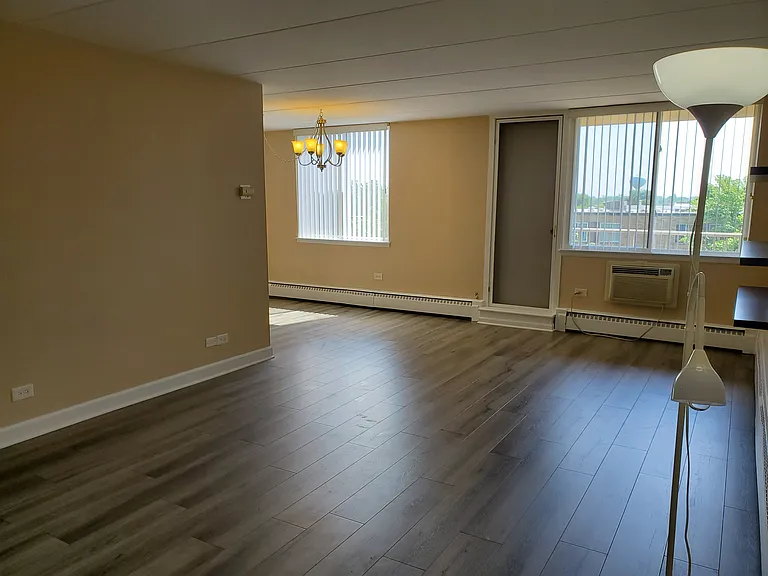 225 S Rohlwing Rd #514 — Photo 5