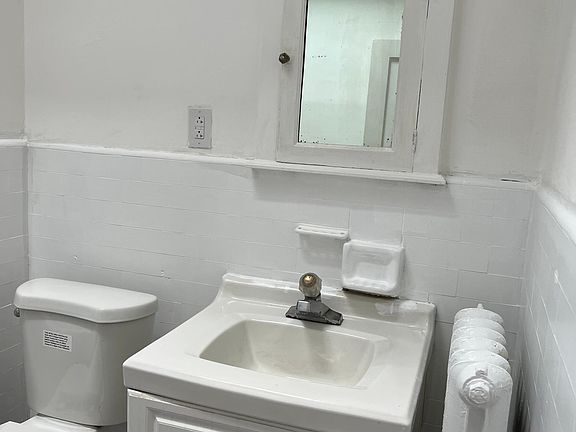 5th image of 546 S Melville St Floor 2