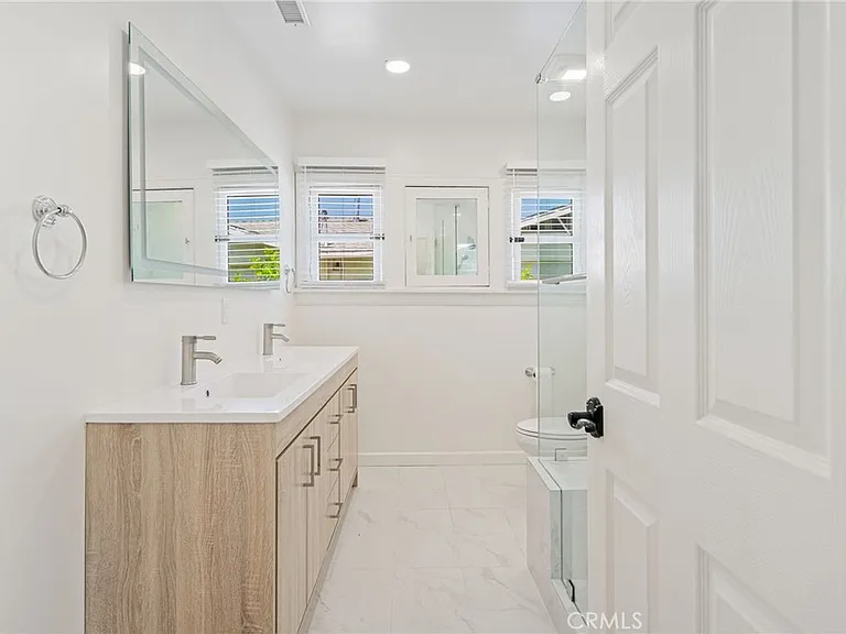 636 NW Pioneer Dr #1 — Photo 20