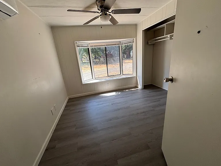 900 Callahan Way — Photo 12