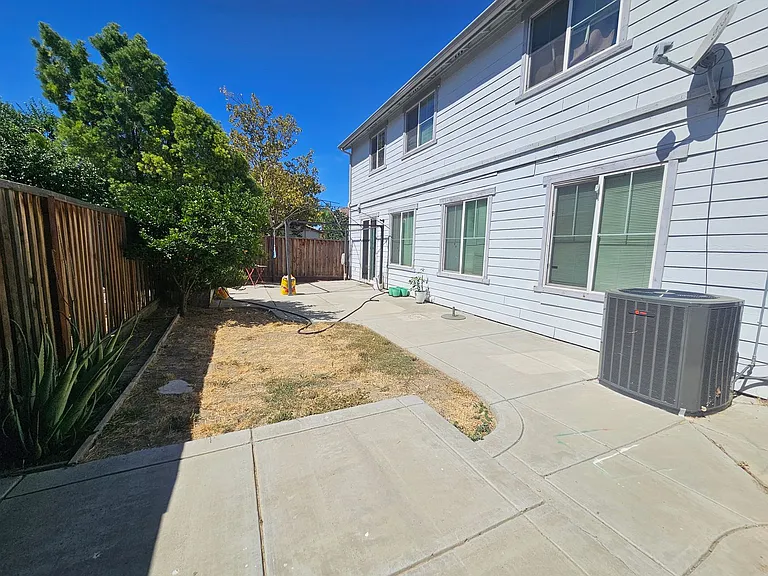 2319 Cool Springs Ct — Photo 10