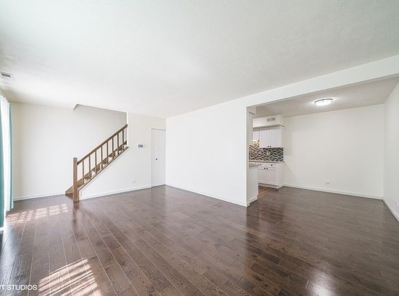 4th image of 747 Wellington Ave #747