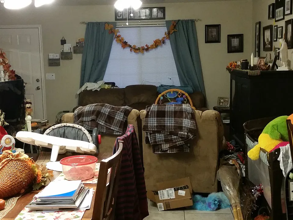 Kitchen/dining, living room