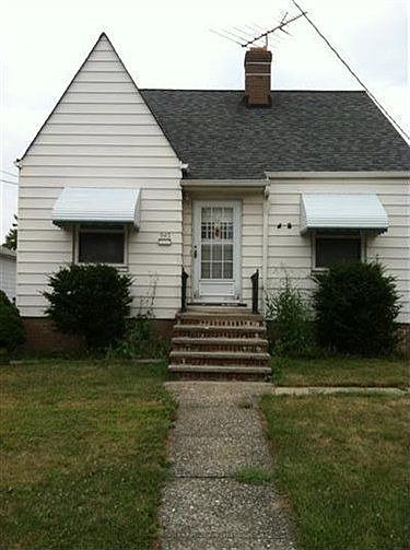 1st image of 945 E 220th St