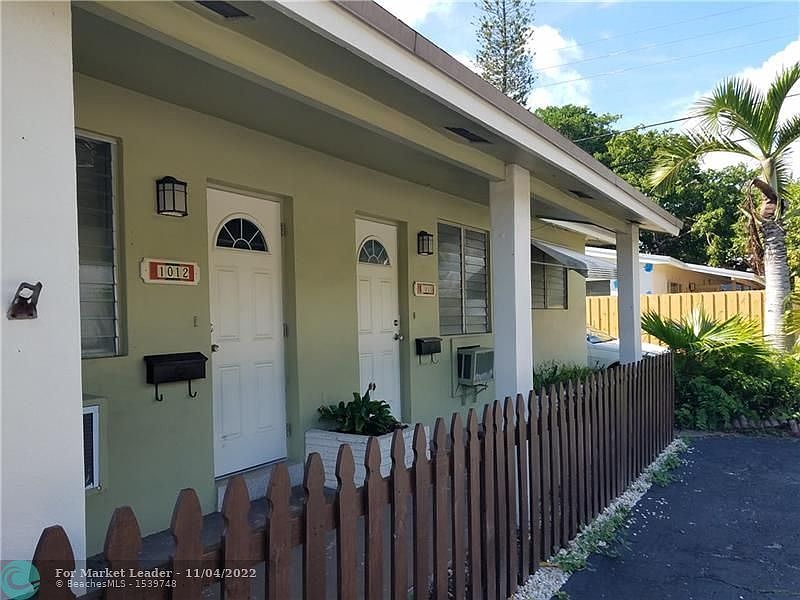 1st image of 1010-1012 NE 12th St