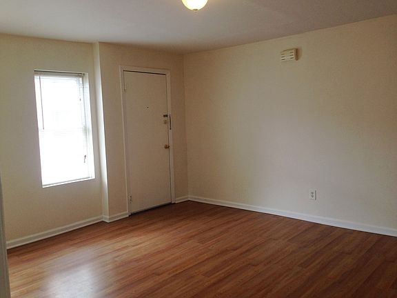 5th image of 226 2nd St APT 2