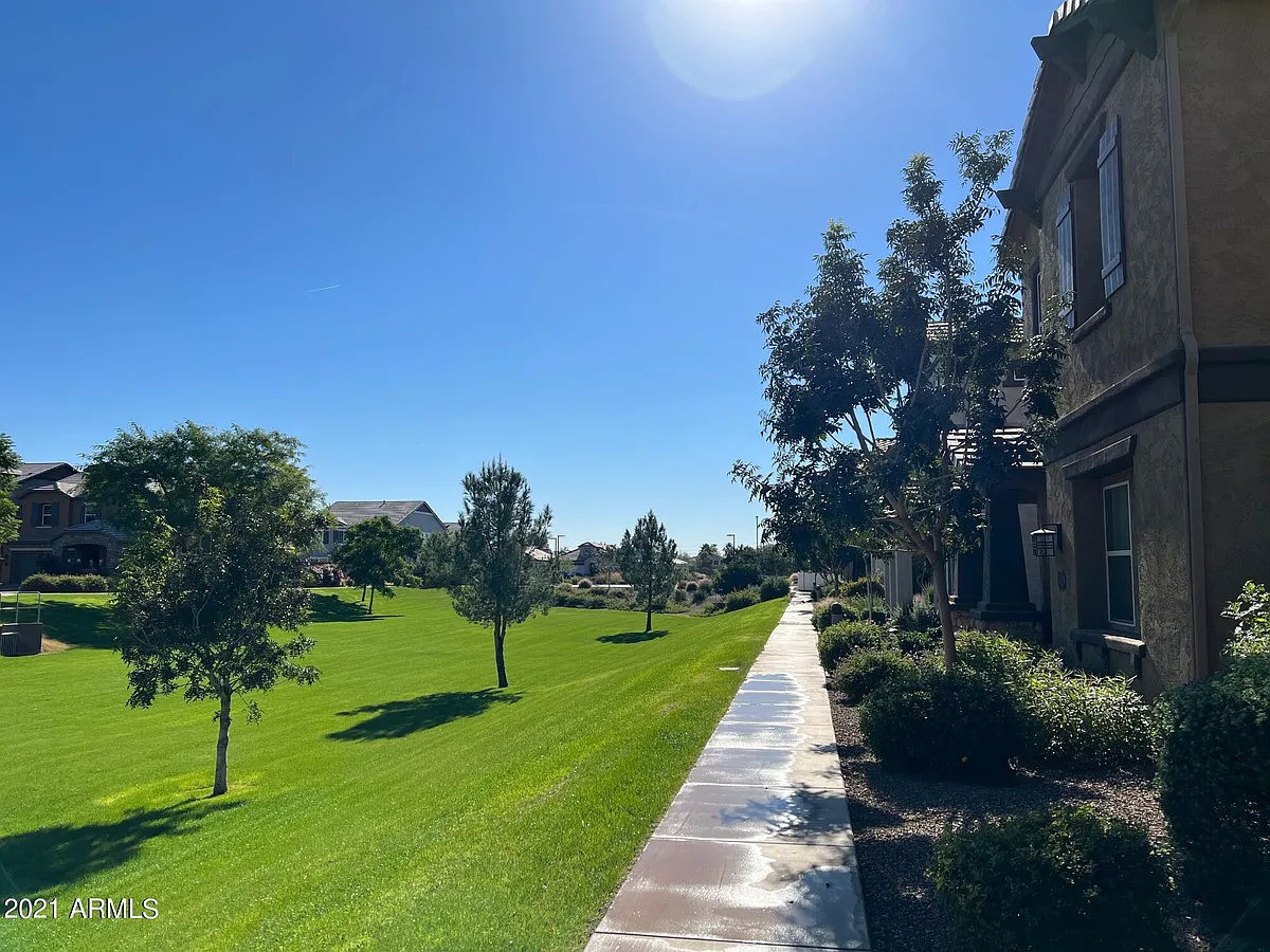 Building Photo - 2651 S Valle Verde
