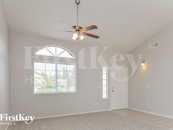 5th image of 127 Tamarack Dr