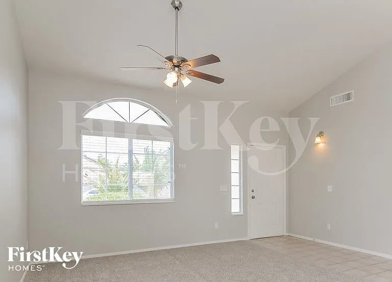 127 Tamarack Dr — Photo 5